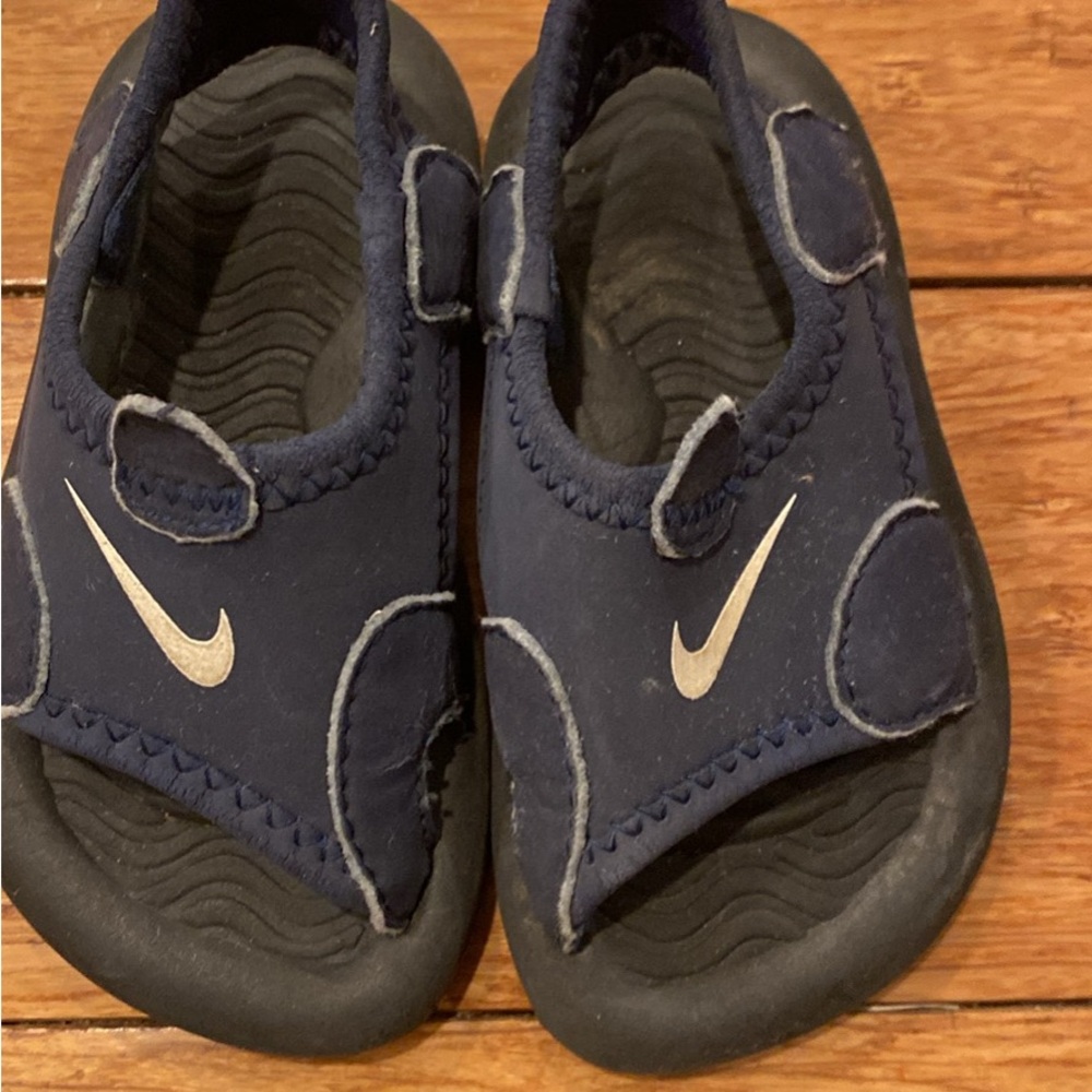 Toddler Nike Blue Sandals sz 4 with elastic Straps